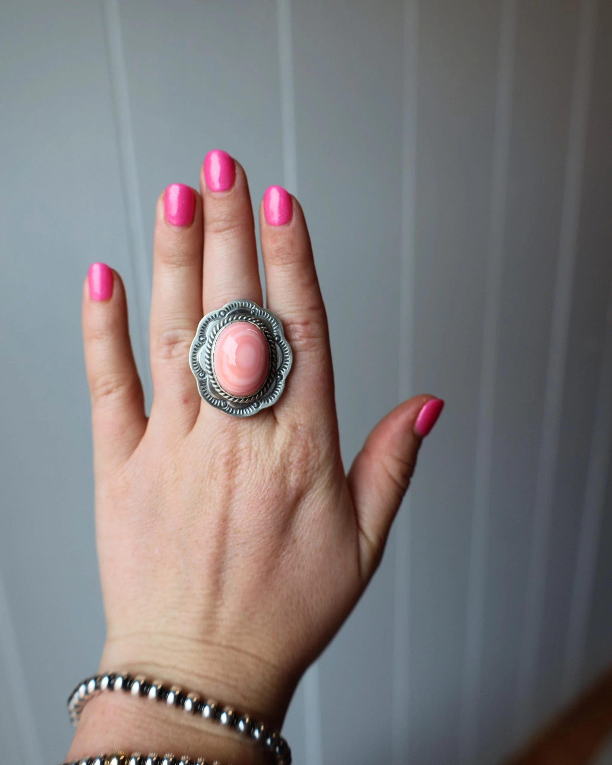 NAVAJO QUEEN PINK CONCH OVAL ROPE RING- SIZE 6.5 3 NAVAJO QUEEN PINK CONCH OVAL ROPE RING- SIZE 6.5