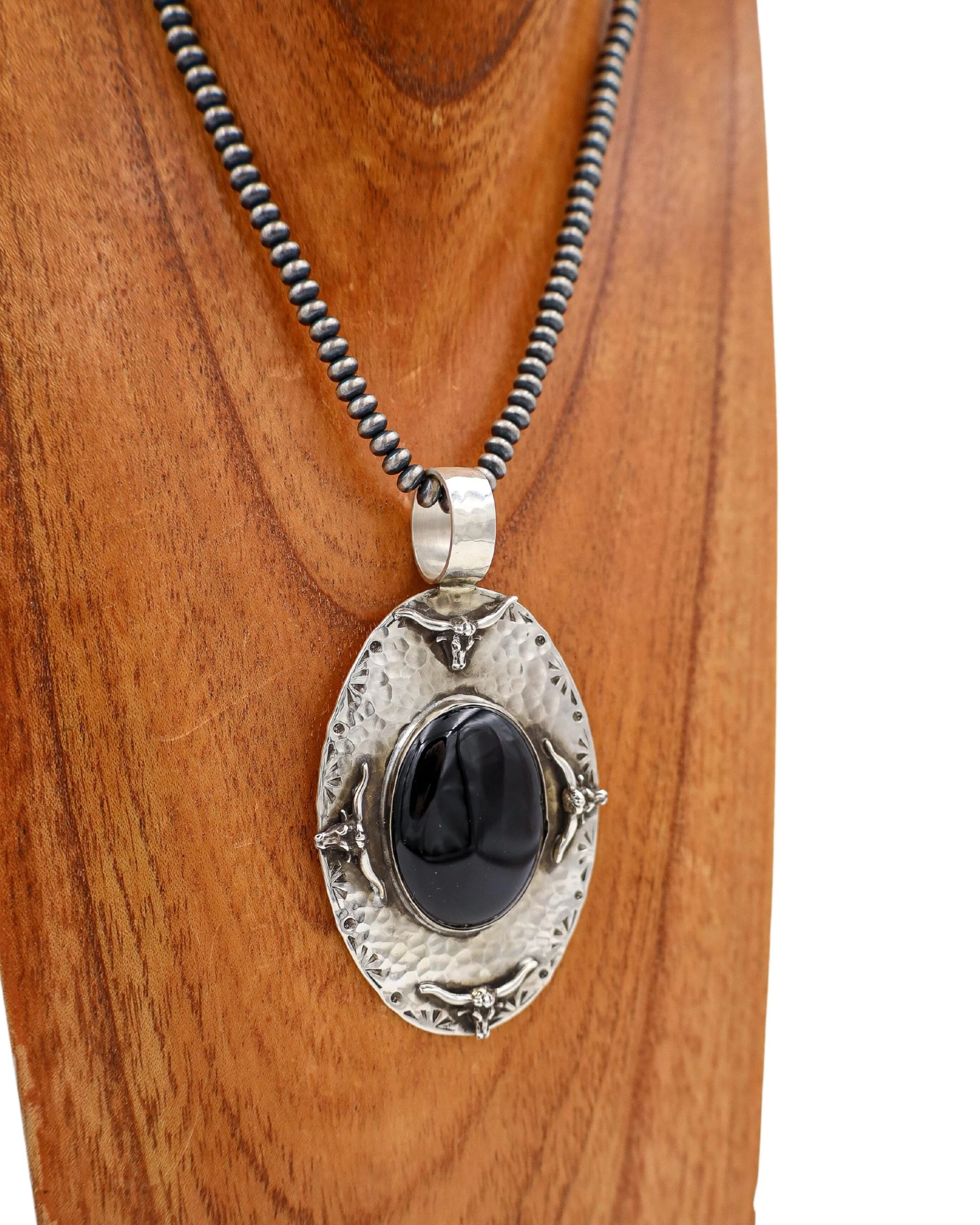 RICHARD SCHMIDT LARGE ONYX OVAL 4 LONGHORNS PENDANT 4 RICHARD SCHMIDT LARGE ONYX OVAL 4 LONGHORNS PENDANT - Image 2