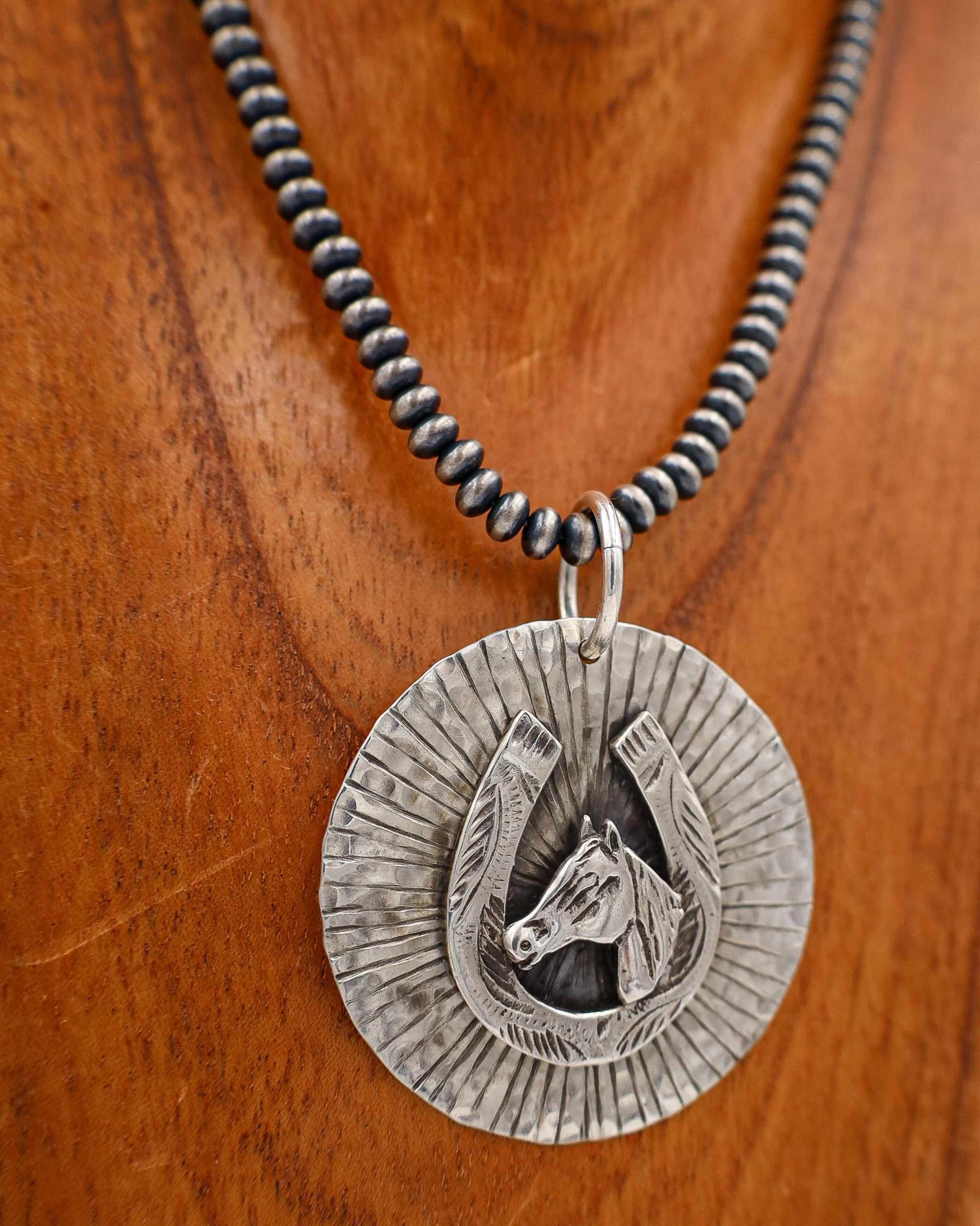 RICHARD SCHMIDT HORSE HEAD IN HORSESHOE PENDANT 6 RICHARD SCHMIDT HORSE HEAD IN HORSESHOE PENDANT - Image 4