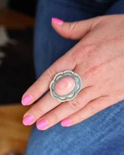 NAVAJO QUEEN PINK CONCH OVAL ROPE RING- SIZE 6.5 11 NAVAJO QUEEN PINK CONCH OVAL ROPE RING- SIZE 6.5 -Western Fashion 161 e462dbbc b69f 4da8 a2ca 534dab1d55e2