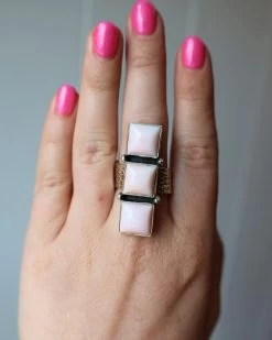 NAVAJO QUEEN PINK CONCH 3 SQUARES RING- SIZE ADJUSTABLE -Western Fashion 170 fd7cdab1 c6b4 4f04 aa47 a1bf2a204d9e