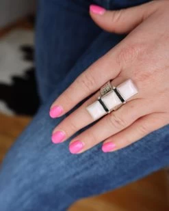 NAVAJO QUEEN PINK CONCH 3 SQUARES RING- SIZE ADJUSTABLE -Western Fashion 171 4ec79ba1 f374 4053 858e cee5a98c2ed7