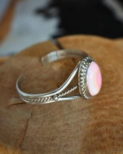 NAJA QUEEN PINK CONCH OVAL CUFF -Western Fashion 175 e534d830 cdfc 490d 8f98 93b556d40e81