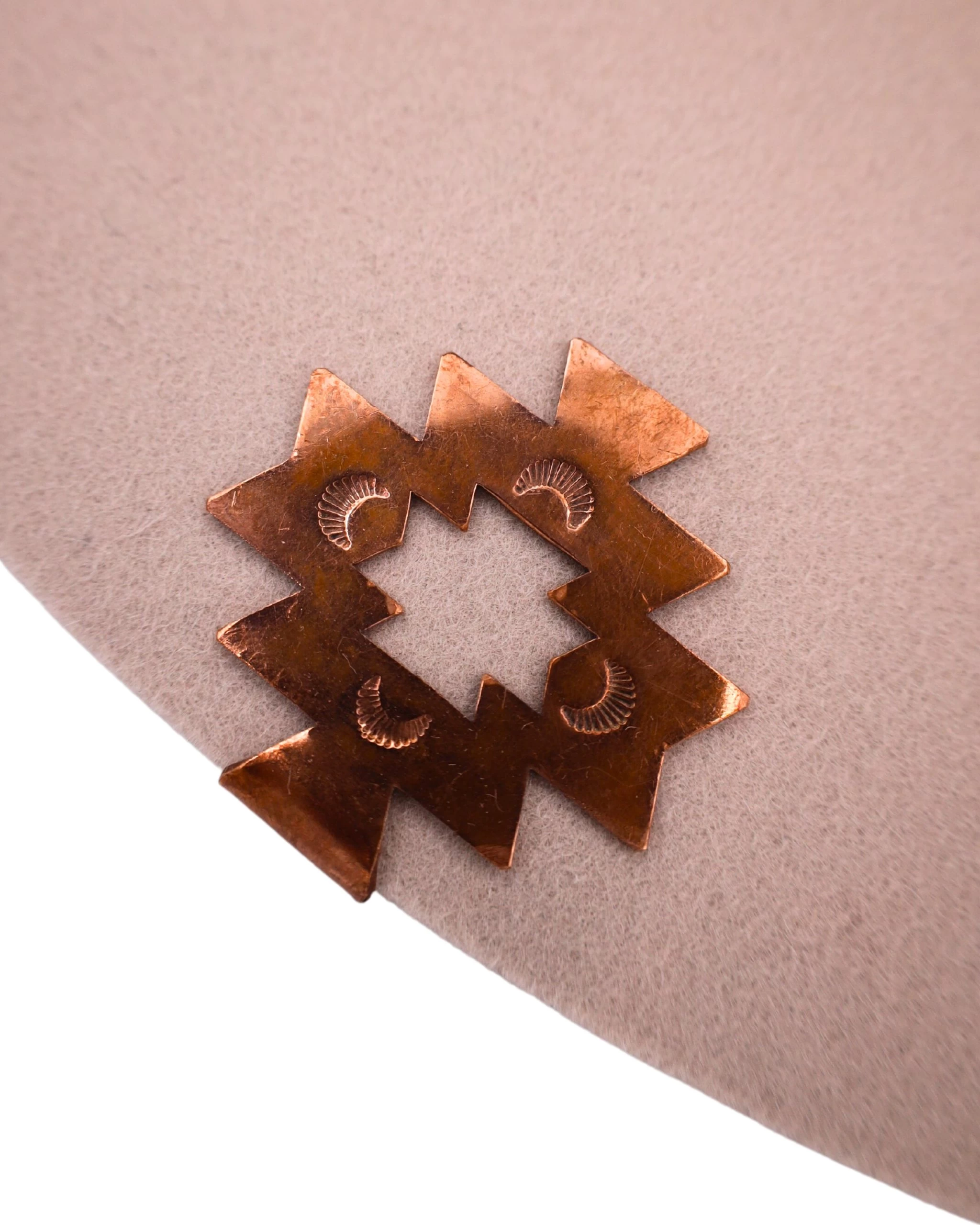 THE WINGED HEART SANTA FE COPPER STAMPED HAT CLIP 6 THE WINGED HEART SANTA FE COPPER STAMPED HAT CLIP - Image 4