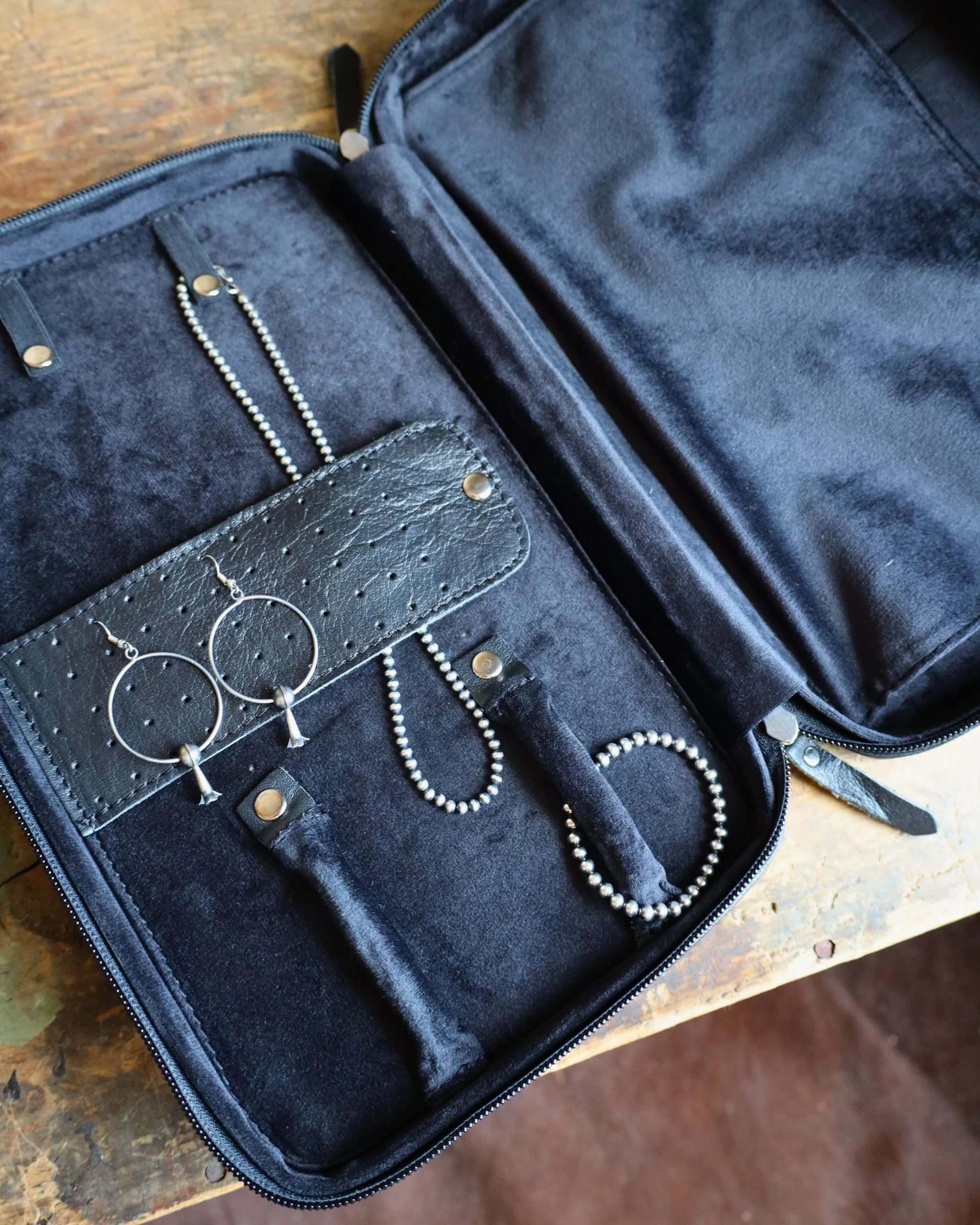 VINTAGE COWGIRL CASES JEWELRY SQUASH BLOSSOM CASE 4 VINTAGE COWGIRL CASES JEWELRY SQUASH BLOSSOM CASE - Image 2