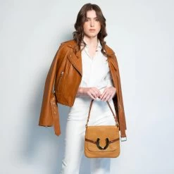 HAMPTON ROAD DESIGNS HUNTER HANDBAG -Western Fashion ButterscotchHunteronModel1 700x.progressive 978be537 9028 4300 b78c 4b42d600e010