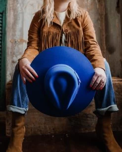 MY WAY HAT- GAYLE BLUE 8 MY WAY HAT- GAYLE BLUE -Western Fashion Facetune 28 12 2022 14 37 31 a848505d 9bb6 482d af31 b21ce04de198