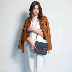 HAMPTON ROAD DESIGNS HUNTER BLUE HANDBAG -Western Fashion NavyHunteronModel1 700x.progressive 72235e2b 8d5a 4ddb b1ff 008f2254612a