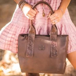 STS WESTWARD TOTE 14 STS WESTWARD TOTE -Western Fashion STS30850 westward tote lifestyle 1 2048x e4095a44 a1bb 43b4 85e2 56ef6a32c76d