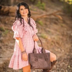 STS WESTWARD TOTE 10 STS WESTWARD TOTE -Western Fashion STS30850 westward tote lifestyle 2 2048x e0b83fd0 ed5e 4de1 b4f9 78aa07680b9b