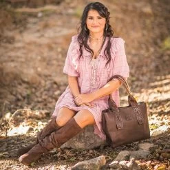 STS WESTWARD TOTE 12 STS WESTWARD TOTE -Western Fashion STS30850 westward tote lifestyle 3 2048x d51e8db7 f53d 4207 b10a 69bd8bdca50b