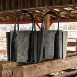 WESTERN AND CO. UPTOWN TASSEL TOTE - SAND 9 WESTERN AND CO. UPTOWN TASSEL TOTE - SAND -Western Fashion SnapprPhotoshoot 3 23 23 14of102