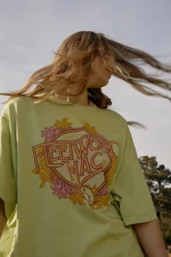 DAYDREAMER FLEETWOOD MAC FLOWER CREST TEE -Western Fashion T1536FLE611 LLYGR FLEETWOODMACFLOWERCRESTOSTEE EDITORIALCROPPED 6 1100x 5b348551 180f 4cff bdc0 4da6214ba359