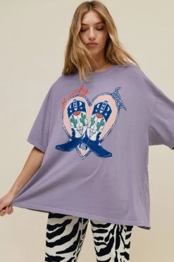 DAYDREAMER HOWDY BOOTS TEE -Western Fashion T1536G5005 HOWDYBOOTSOSTEE ECOMMCROPPED 4 1100x 5e435baa c3bf 4d75 bbc0 40dca1a546ca