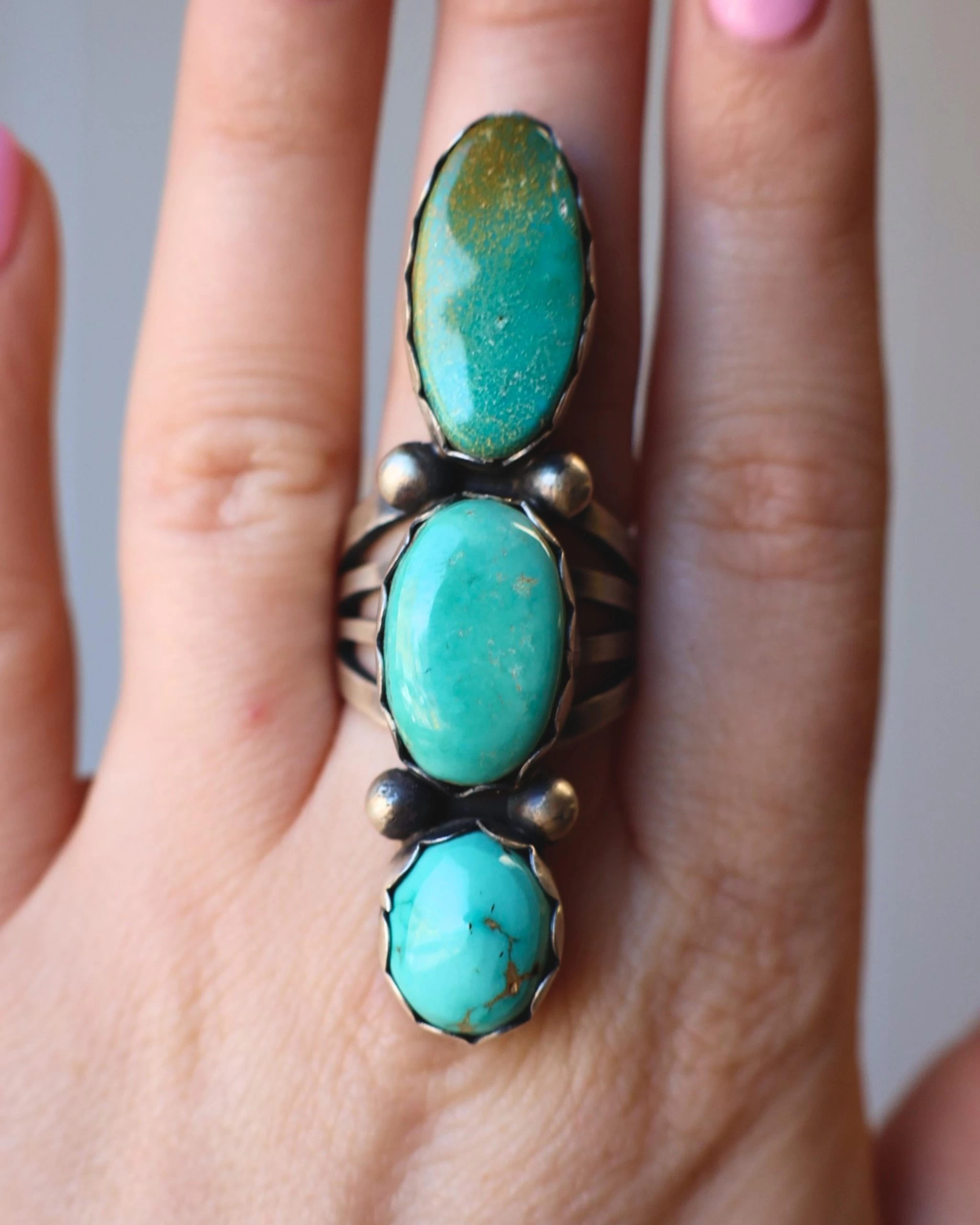 3 TURQUOISE STONES RING- SIZE 8 5 3 TURQUOISE STONES RING- SIZE 8 - Image 3