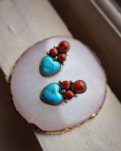 TURQUOISE HEART WITH THREE RED SPINY OYSTER DOTS EARRINGS -Western Fashion image 82024faa a7d0 4ea3 ba9f 841e0968afa1