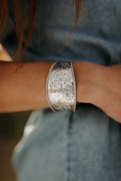 VOGT THE SOUTH RIM CUFF 9 VOGT THE SOUTH RIM CUFF -Western Fashion vogt silversmiths bracelets the south rim cuff 29176729796804 700x 0bb1c620 b22c 46f3 9c6c 7e770d787805